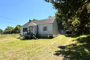 10 Dresner St, Eastport, ME 04631 - Photo 2