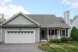 44 Carriage Ln, Brunswick, ME 04011 - Photo 2