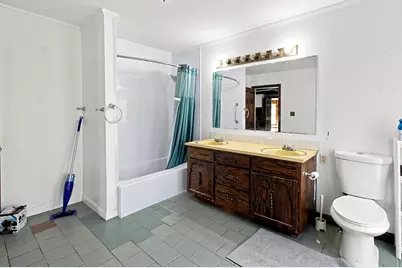 111 Pleasant Street, Auburn, ME 04210 - Photo 18
