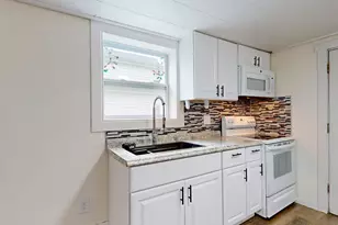 7 Washington St, Augusta, ME 04330 - Photo 4