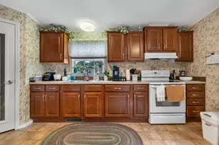 10 Rachel St, Sabattus, ME 04280 - Photo 4
