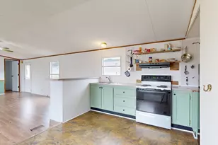 18 Purington Ave, Mechanic Falls, ME 04256 - Photo 10