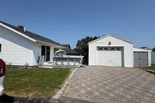 176 Pleasant Ave, Madawaska, ME 04756 - Photo 2