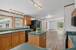 276 Violet Ln, Waldoboro, ME 04572 - Photo 16