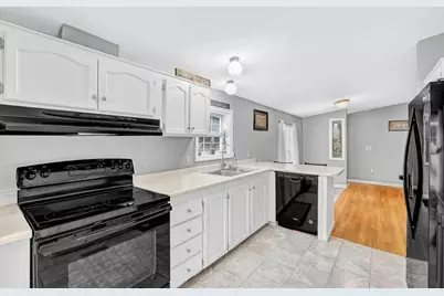39 Cressy Avenue, Glenburn, ME 04401 - Photo 4