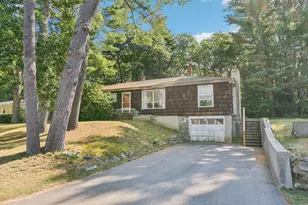 15 Mallett Dr, Topsham, ME 04086 - Photo 1