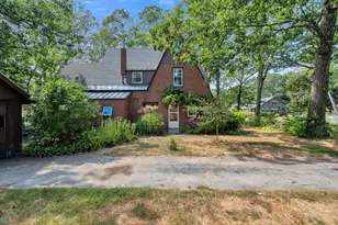 17 Belmont St, Brunswick, ME 04011 - Photo 2