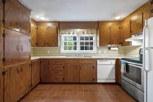 37 Longwood Dr, Portland, ME 04102 - Photo 4