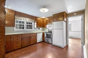 37 Longwood Dr, Portland, ME 04102 - Photo 6