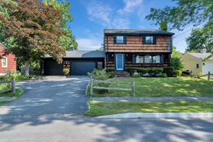 37 Longwood Dr, Portland, ME 04102 - Photo 2