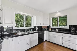 13 Wavecrest Dr, York, ME 03909 - Photo 10