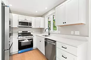 27 Chamberlain Ave, Brunswick, ME 04011 - Photo 8