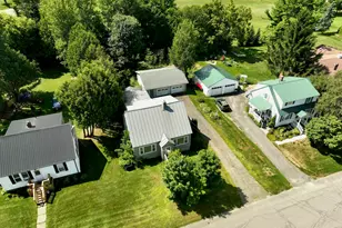 37 Chandler St, Houlton, ME 04730 - Photo 12