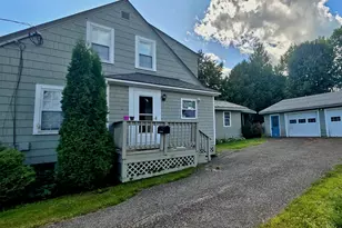 37 Chandler St, Houlton, ME 04730 - Photo 4