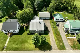 37 Chandler St, Houlton, ME 04730 - Photo 10