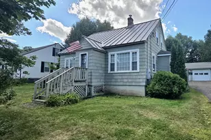 37 Chandler St, Houlton, ME 04730 - Photo 2