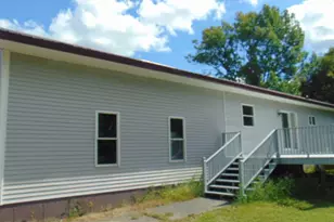 17 Edwards St, Lincoln, ME 04457 - Photo 2