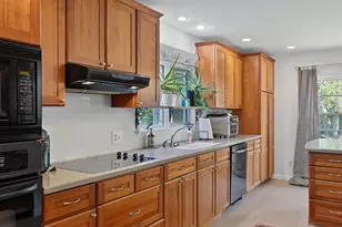 290 Simpsons Point Rd, Brunswick, ME 04011 - Photo 10