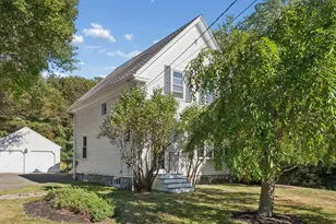 542 Mitchell Rd, Cape Elizabeth, ME 04107 - Photo 2
