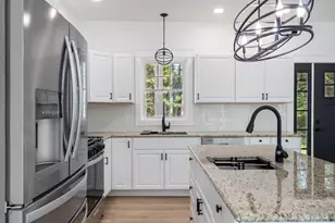 11 Chestnut St, Old Orchard Beach, ME 04064 - Photo 12
