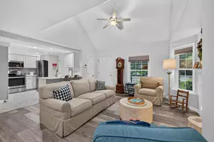 17 Cambridge Ct, Kennebunk, ME 04043 - Photo 4