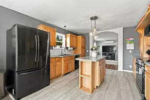 49 Towle St, Auburn, ME 04210 - Photo 4