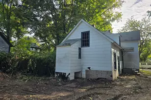 7 Lake St, Oxford, ME 04270 - Photo 4