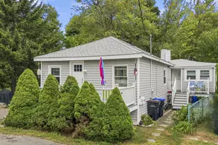 28 Seacliff Ave, Old Orchard Beach, ME 04064 - Photo 1