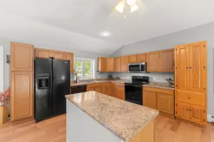38 Back St, Monmouth, ME 04265 - Photo 4