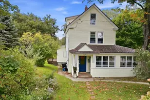 262 Linnell St, Rumford, ME 04276 - Photo 2