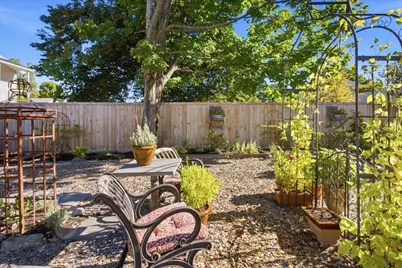 9 Market Square #A + B, Paris, ME 04281 - Photo 8