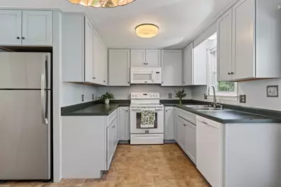 19 Ellen Circle, Yarmouth, ME 04096 - Photo 2