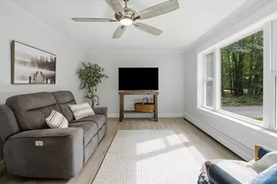 25 E Oxford Road, Oxford, ME 04270 - Photo 10