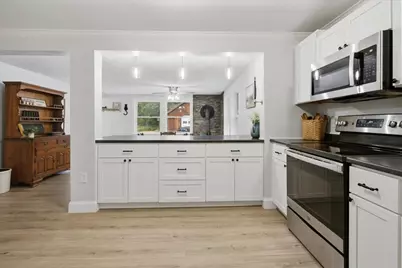 25 E Oxford Road, Oxford, ME 04270 - Photo 8