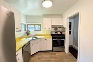 17 Oakwood Rd, Cape Elizabeth, ME 04107 - Photo 14