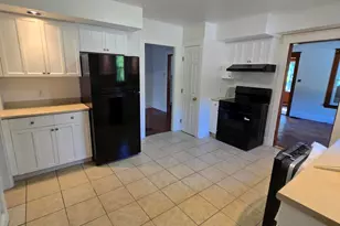 25 Falmouth Rd, Falmouth, ME 04105 - Photo 2