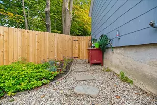 24 Morse St, Freeport, ME 04032 - Photo 4
