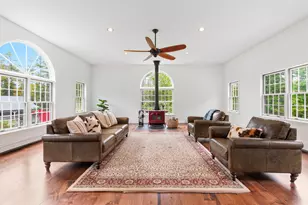 125 Loring Ln, Pownal, ME 04069 - Photo 1