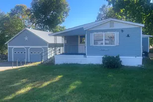 16 Pine St, Dexter, ME 04930 - Photo 1