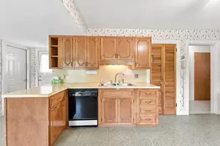 1357 State St, Veazie, ME 04401 - Photo 10
