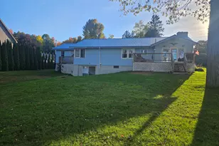 32 Taylor St, Lincoln, ME 04457 - Photo 1