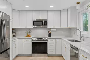73A Willow Grove Rd, Brunswick, ME 04011 - Photo 6