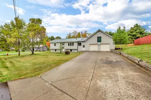 115 Meadow Ln, Farmington, ME 04938 - Photo 4