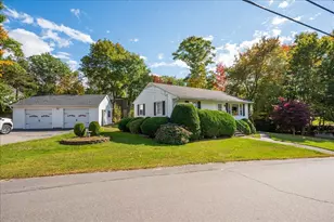 21 Kenney Field Dr, Boothbay Harbor, ME 04538 - Photo 2