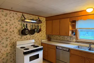 235 Bates St, Millinocket, ME 04462 - Photo 8