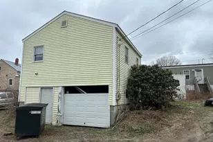 17 Royal St, Winthrop, ME 04364 - Photo 1