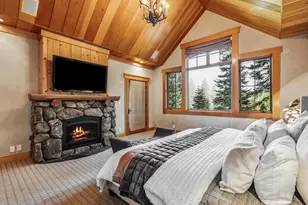 8745 Lahontan Dr, Truckee, CA 96161 - Photo 16