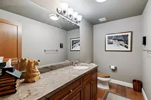 11898 Hope Ct, Truckee, CA 96161 - Photo 8