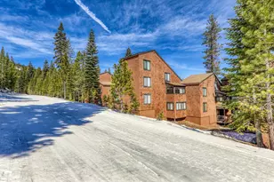 11569 Snowpeak Way, Truckee, CA 96161 - Photo 18
