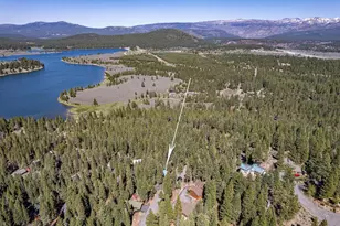 10880 Laurelwood Dr, Truckee, CA 96161 - Photo 2